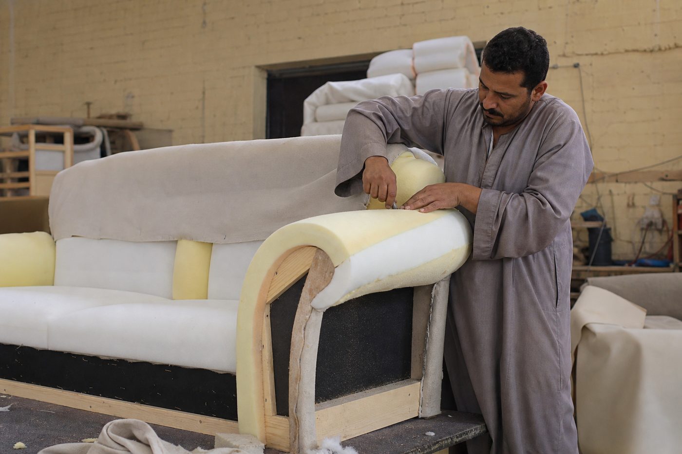 موزع إسفنج صناعي ولوازم التنجيد – foam 06